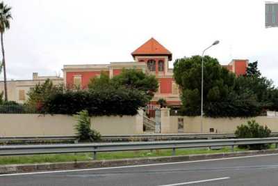 Bari: l'enorme e misteriosa "Villa Torrebella", ex casa di cura neuropsichiatrica
